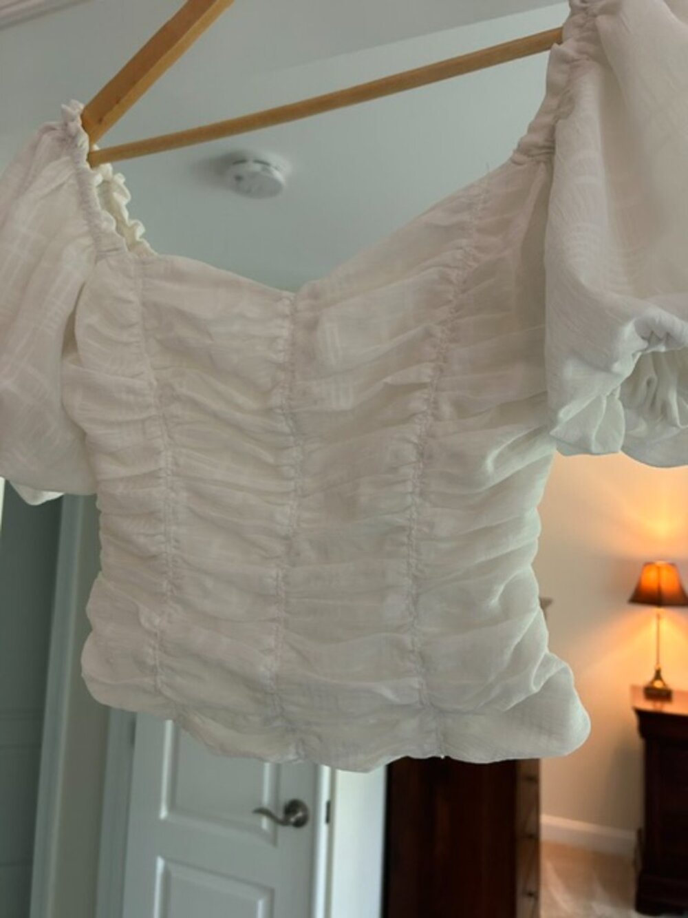 ASTR The Label White Ruched Puff Sleeve Crop Top | Cottagecore Romantic Blouse - Picture 3 of 7